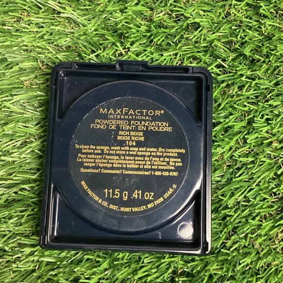 Max Factor Powdered Foundation Rich Beige 104 - Picture 2 of 8